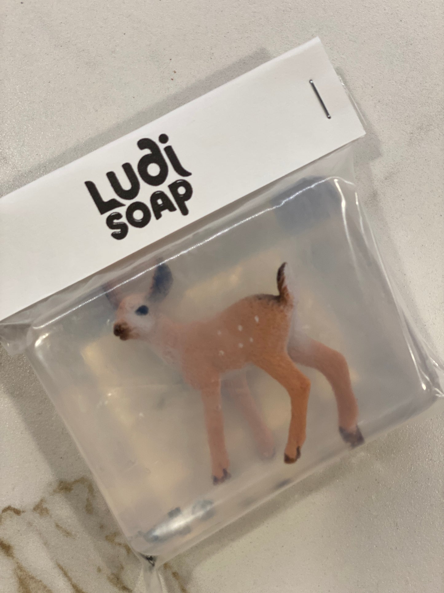 Savon Transparent Artisanal avec Figurine Faon