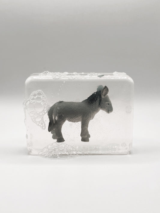 Savon Transparent Artisanal avec Figurine Âne