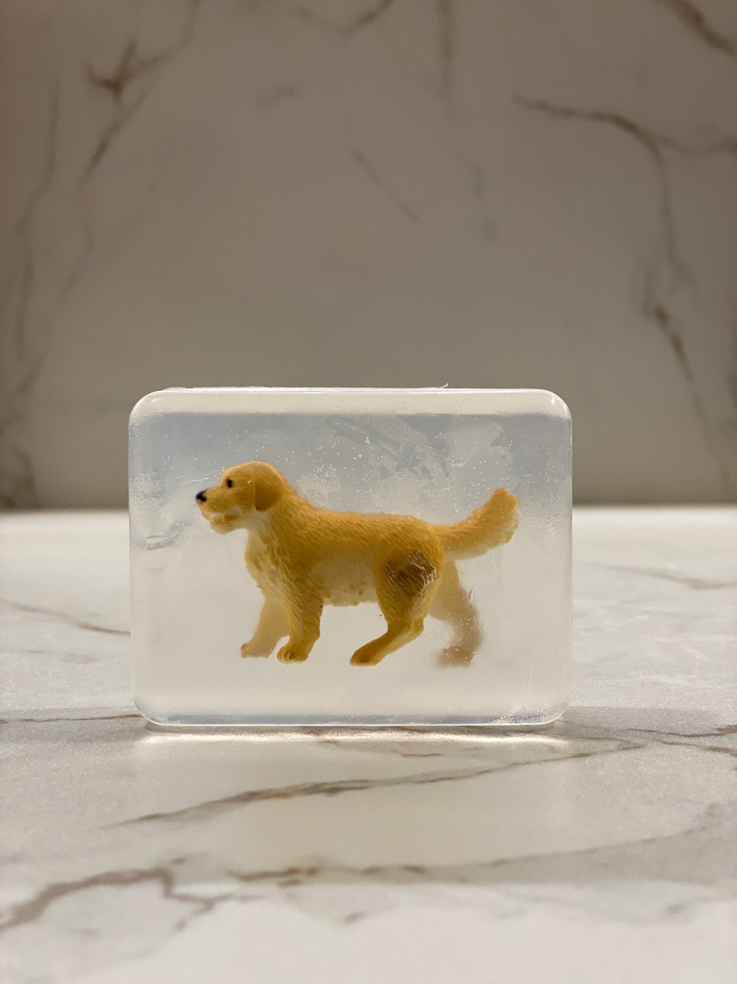 Savon Transparent Artisanal avec Figurine Chien